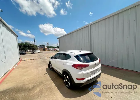 2016 Hyundai Tucson Limited z USA, uszkodzony, nr VIN KM8J33A25GU026489